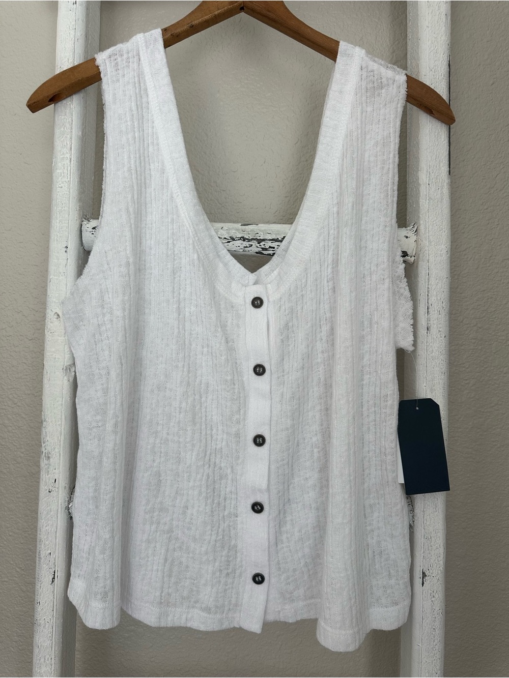NWT Melrose and Market White Button-Front Textured Tank Top